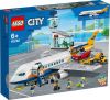 Lego 60262 City Airport Passagiersvliegtuig Terminal en Truck Bouwset met Poppetjes voor Kinderen van 6 Jaar en Ouder online kopen